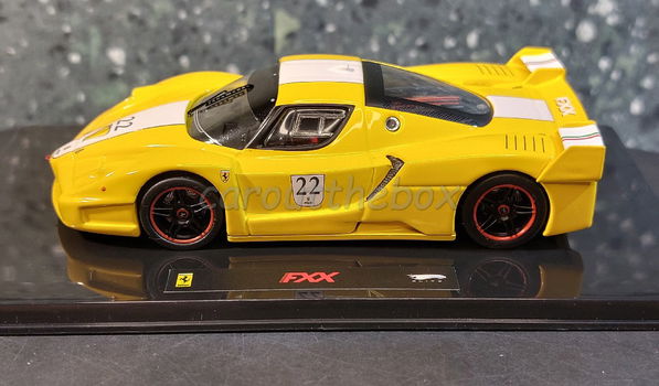 Ferrari FXX 2006 geel / wit 1:43 Hot wheels Elite H406 - 1