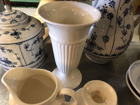 Wedgwood Mid-size Vaasje en Melkkannetje Edme - 1