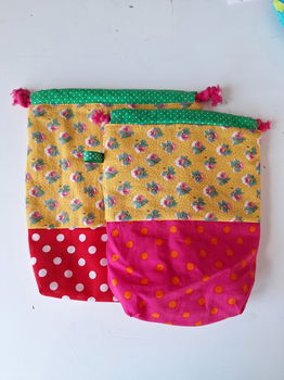 Projectbag Okergeel met roze roosje 22x21 cm - 1