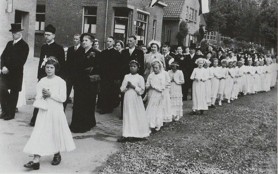 HET RIJKE ROOMSE LEVEN, Groesbeekse parochie COSMAS & DAMIANUS - 1