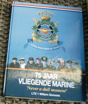 75 jaar vliegende marine. Geneste. ISBN 9074252028. - 0