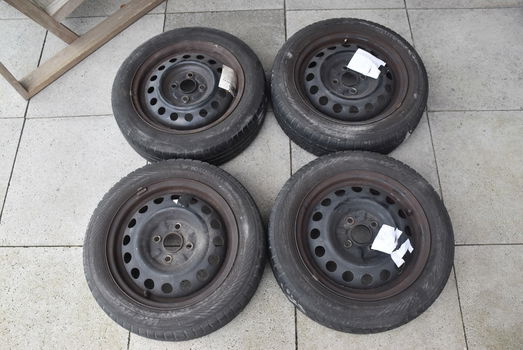 Set winterbanden voor Nissan Pixo of Suzuki Alto - 1