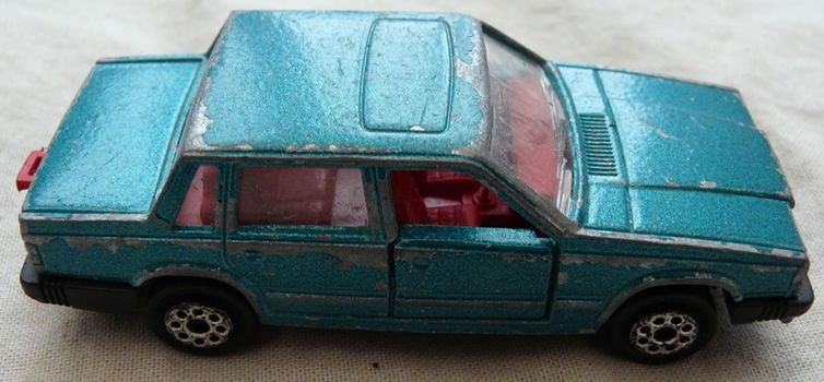 Modelauto, Majorette, Schaal 1:61, No.230 - Volvo 760 GLE - Metallic Dark Green, 1989.(Nr.1) - 5