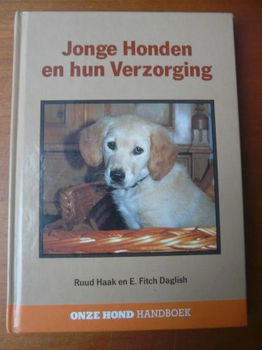 Jonge honden en hun verzorging - Ruud Haak, E.Fitch Daglish - 0