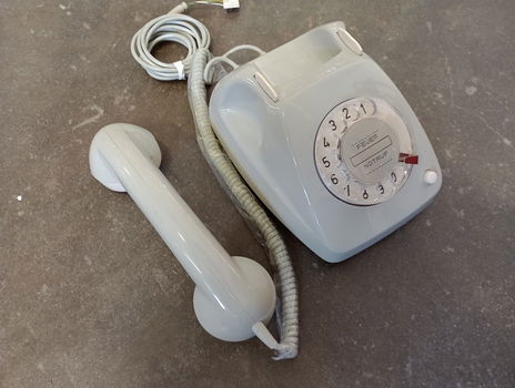 Retro grijze telefoon met draaischijf - 2