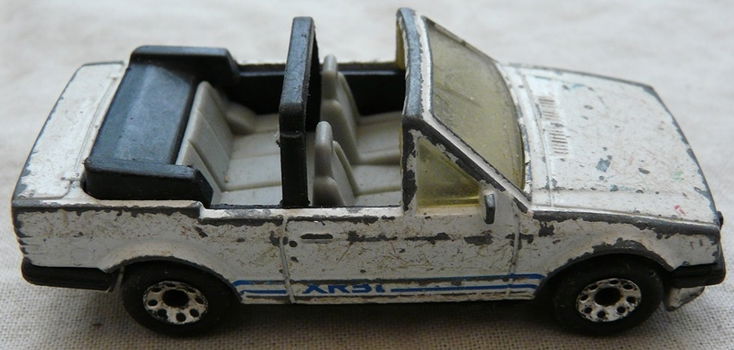 Modelauto, Matchbox, Schaal 1:56, No.37 - Ford Escort Cabriolet - Without tow hook, 1987.(Nr.1) - 5