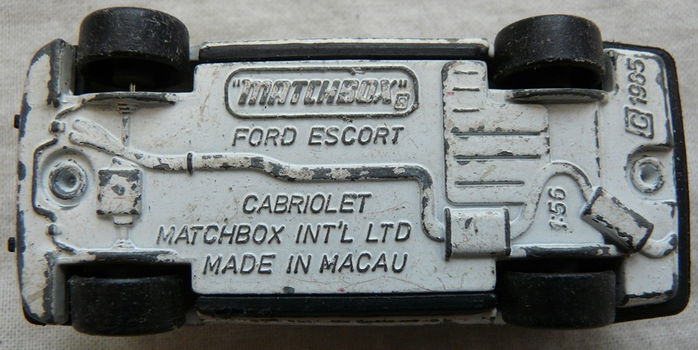 Modelauto, Matchbox, Schaal 1:56, No.37 - Ford Escort Cabriolet - Without tow hook, 1987.(Nr.1) - 7