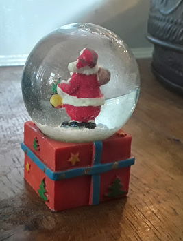 Kleine sneeuwbal met kerstman - mini-sneeuwbal - Kerstdecoratie - 1