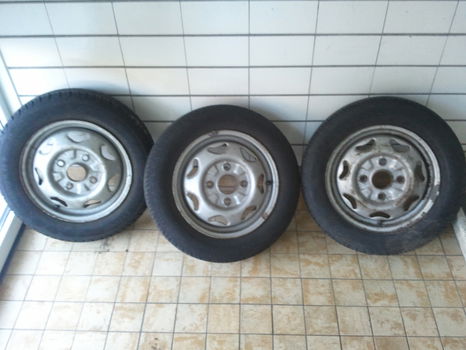 3 x autobanden met velgen voor o.a. suzuki alto maat 145/70R13 - 1