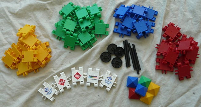 Lot Building Blocks & Parts, Clics, Clics Toys, 68 pcs / stuks, 2005. - 0