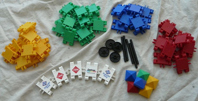 Lot Building Blocks & Parts, Clics, Clics Toys, 68 pcs / stuks, 2005. - 1