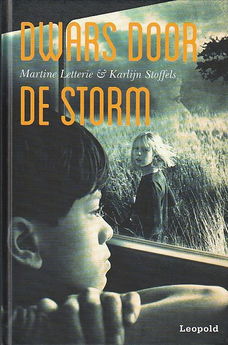 DWARS DOOR DE STORM - Martine Letterie & Karlijn Stoffels