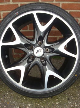 18''AEZ Y-Spoke Black Velgen en Banden Steek 5x112 - 0