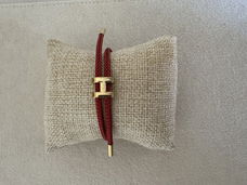 Donkerrode burgundy koord armband met letter H waterproof