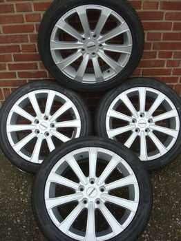 17 inch Momo velgen en banden steek 5x108 - 3