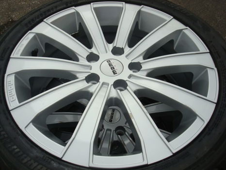 17 inch Momo velgen en banden steek 5x108 - 7