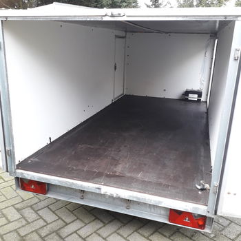 gesloten aanhangwagen - 1