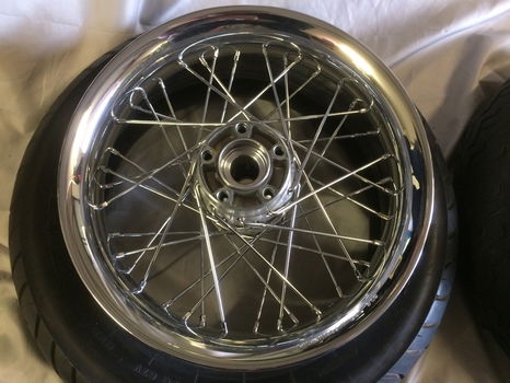 Harley twincam, set velgen met ronde rim, 19mm of 25mm wielas - 1