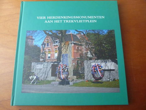 Vier herdenkingsmonumenten aan het Trekvlietplein (Den Haag) - 0