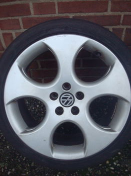 17 inch Originele VW GTI velgen en banden Kleber Maxxis 5x100 - 0