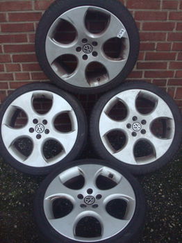 17 inch Originele VW GTI velgen en banden Kleber Maxxis 5x100 - 4