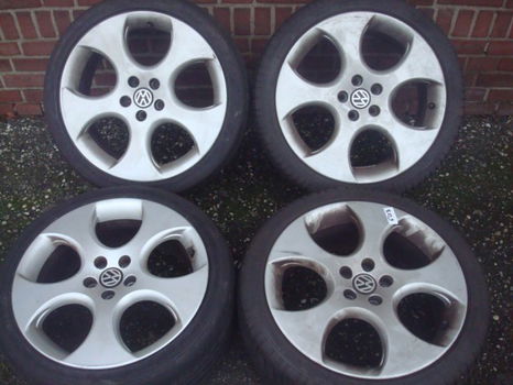 17 inch Originele VW GTI velgen en banden Kleber Maxxis 5x100 - 5