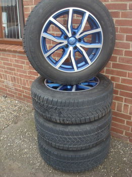 17 inch Dezent Blauw velgen en banden Dunlop Winter 5x112 - 7