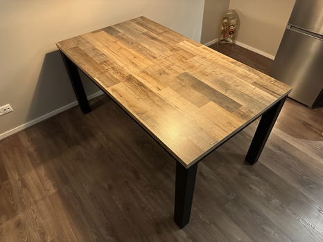 Eettafel met stalen zwarte poten - 7