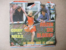s0114 corry en de rekels - rozen die bloeien