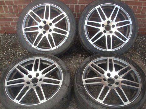 18’’Inch Audi rs4 Blechk Velgen en banden 5x112 - 5