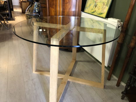 Prachtige Eettafel met een rond Glazen blad - 0