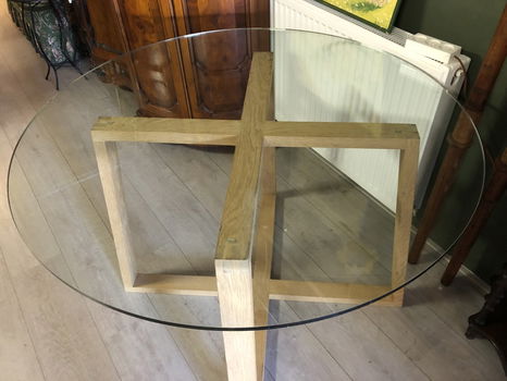 Prachtige Eettafel met een rond Glazen blad - 3