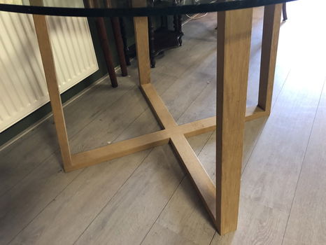 Prachtige Eettafel met een rond Glazen blad - 6