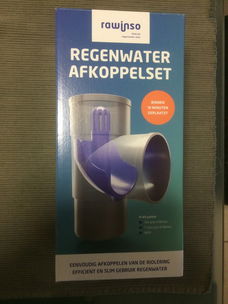 Regenwater afkoppelingset, gloednieuw in de doos, is simpel en gemakkelijk te monteren.