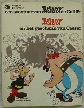 Strip Boek, Asterix, Asterix En Het Geschenk Van Caesar, Nummer 21, Dargaud, 1980. - 0