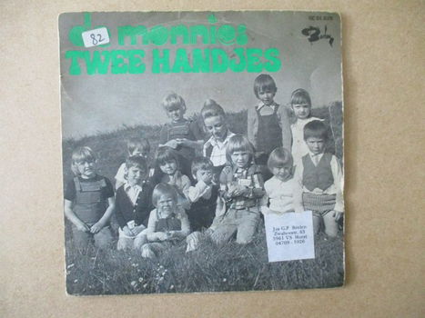 s0425 de monnies - twee handjes - 0