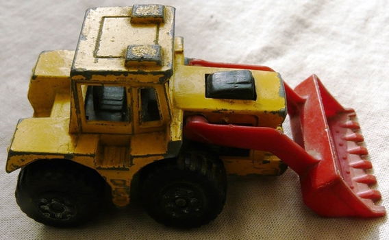 Modelauto, Matchbox (Superfast), Schaal 1:82, No.29 - Tractor Shovel - Yellow & Red, 1977-1980.(1) - 5