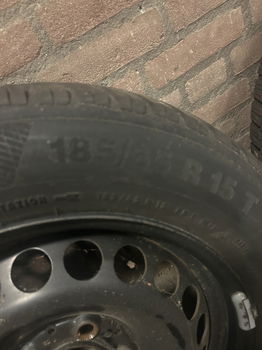 Continental winterbanden met stalen velgen 185/65/R15/T - 0