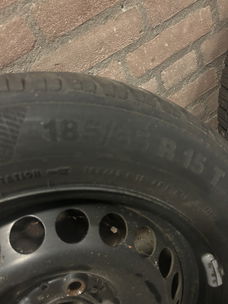 Continental winterbanden met stalen velgen 185/65/R15/T