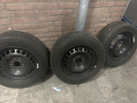 Continental winterbanden met stalen velgen 185/65/R15/T - 1