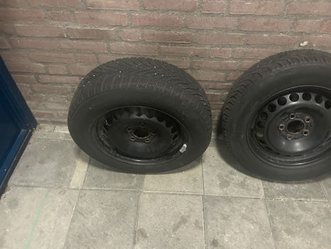 Continental winterbanden met stalen velgen 185/65/R15/T - 2