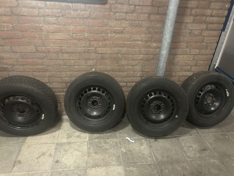 Continental winterbanden met stalen velgen 185/65/R15/T - 3