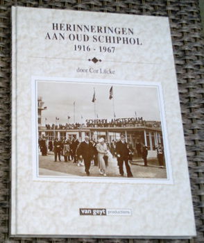 Herinneringen aan Oud Schiphol 1916-1967. ISBN 9612232571. - 0