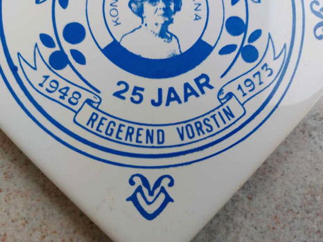 Tegel Koningin Juliana 25 jaar regerend vorstin. - 2