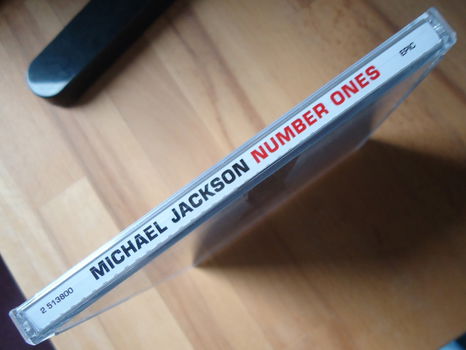 Te koop de originele CD Number Ones van Michael Jackson. - 3