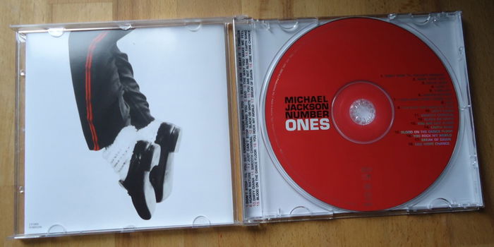 Te koop de originele CD Number Ones van Michael Jackson. - 7