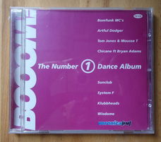 De originele verzamel-CD Booom! The Number 1 Dance Album.