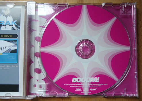 De originele verzamel-CD Booom! The Number 1 Dance Album. - 2