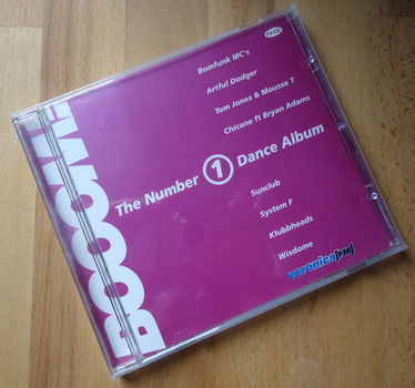 De originele verzamel-CD Booom! The Number 1 Dance Album. - 5