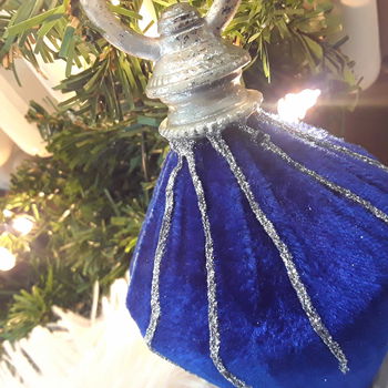 Kersthanger - kerstbal - fluweelstof glitter - 19 cm lang - blauw (nieuw) - 2